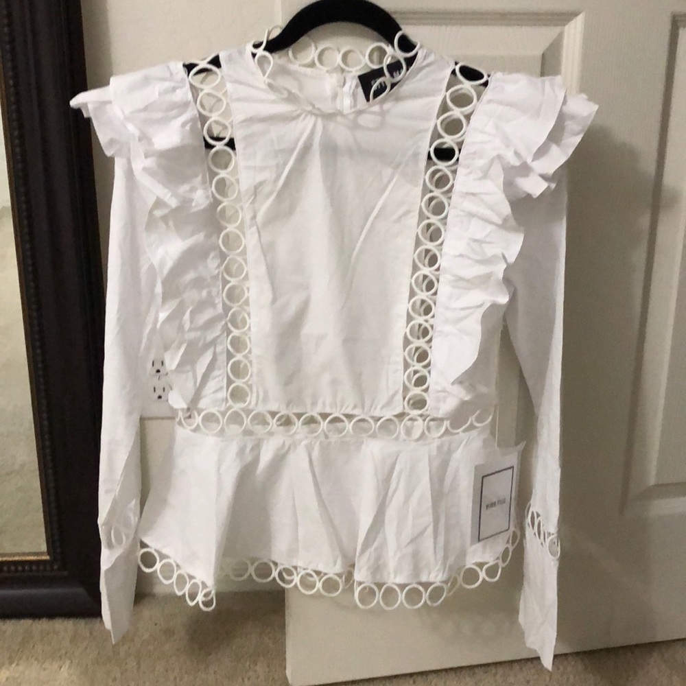This is a beautiful BRAND new top!!